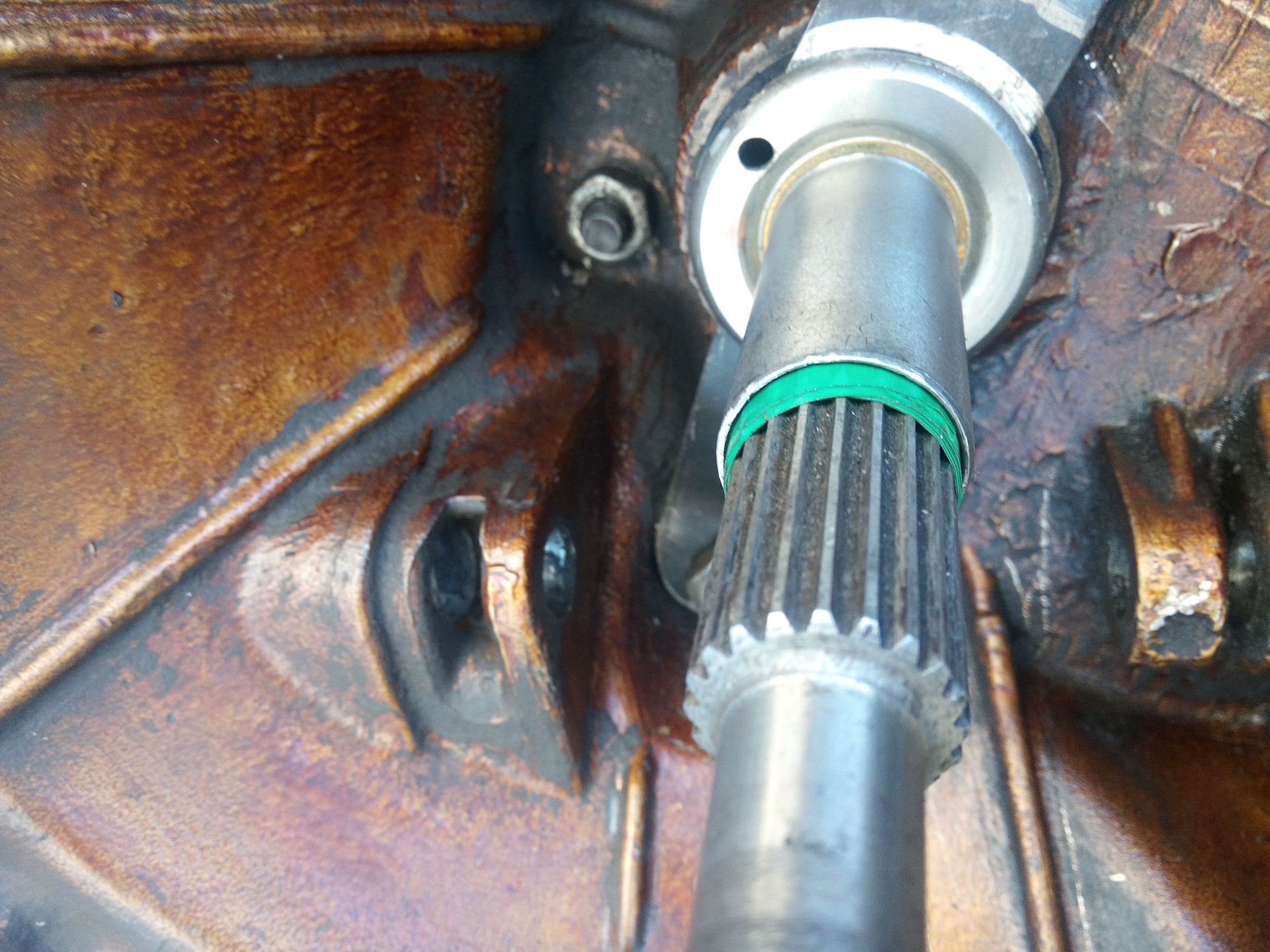 Направляющая втулка выжимного подшипника 084141181а. Направляющая под выжимной подшипник луаз. Направляющая выжимного подшипника 2101. Направляющую выжимного. Направляющая выжимного ваз-2123.