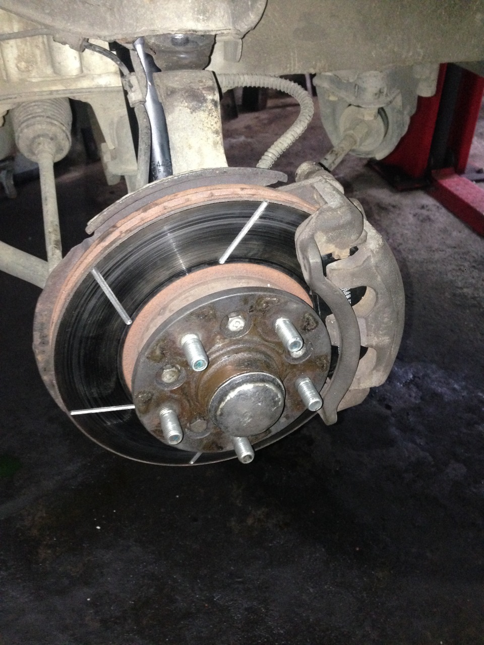 Центровочное кольцо на ступицу форд фокус 2. Проставочное кольцо на ступицу ваз 2107. Проставочное кольцо на ступицу под задний тормозной диск mitsubishi lancer 10. Пересверливаем разболтовку колесный диск с 5*120 на 4*98. Задние тормозные диски cadillac srx 2014.