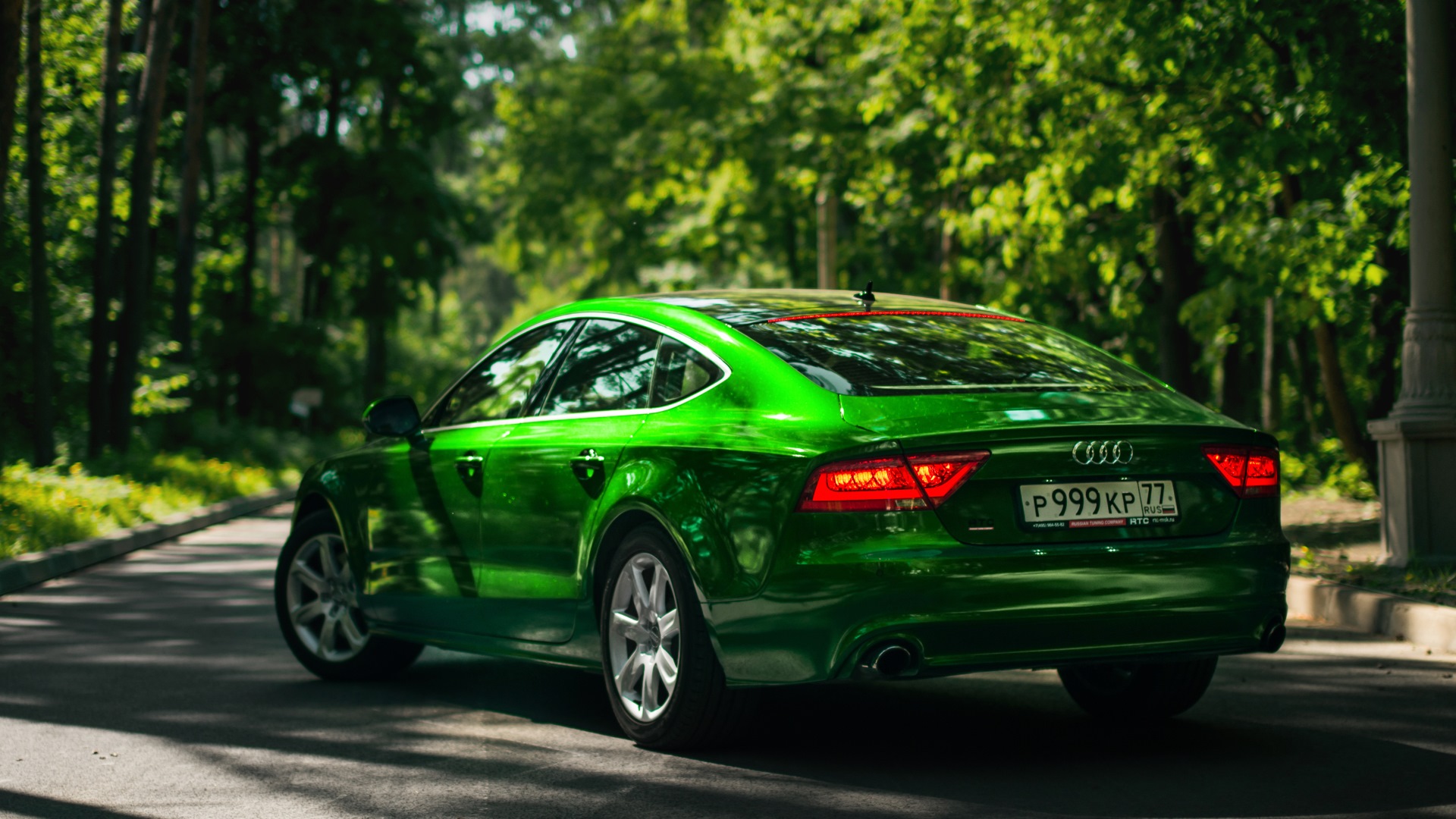 В первом номере зеленый. Audi a7 зеленая. Audi a7 Sportback зеленая. Зеленая Ауди а6 с7. Ауди а6 зеленый металлик.