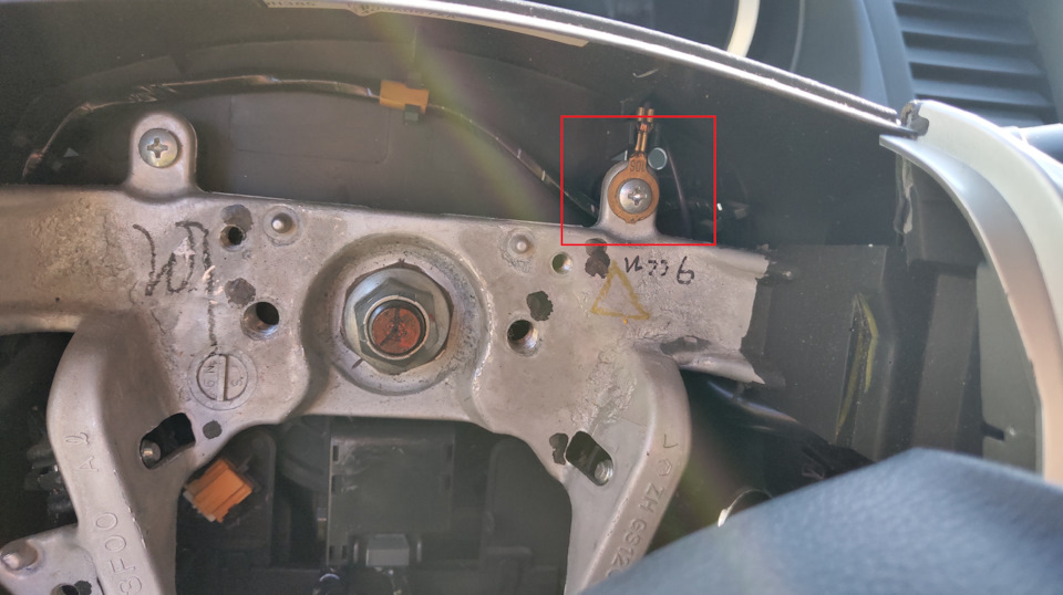 Не горит подсветка кнопок на руле — Mitsubishi Lancer X, 2 л, 2007 года ...