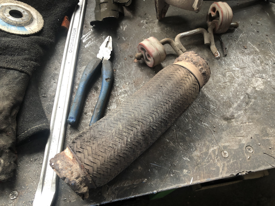 Замена гофры, установка пламягасителя. — Ford Focus Sedan II, 1,6 л ...