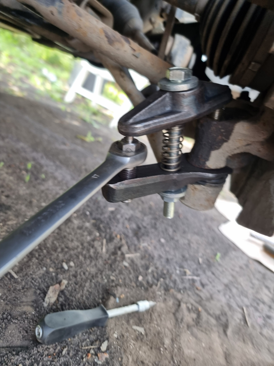 попыталась снять но сломался съёмник этот (это им в тот раз пытались открутить и заклинил) — BMW X5 (E53)