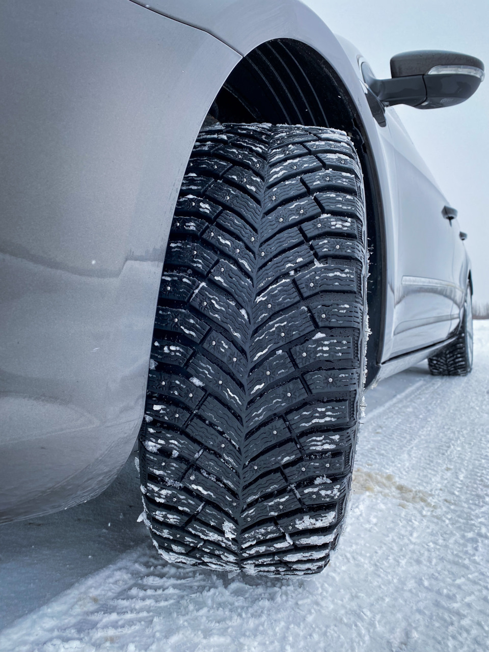 X ICE 4 — Volkswagen Passat CC. Запчасти на фото: Michelin X-Ice