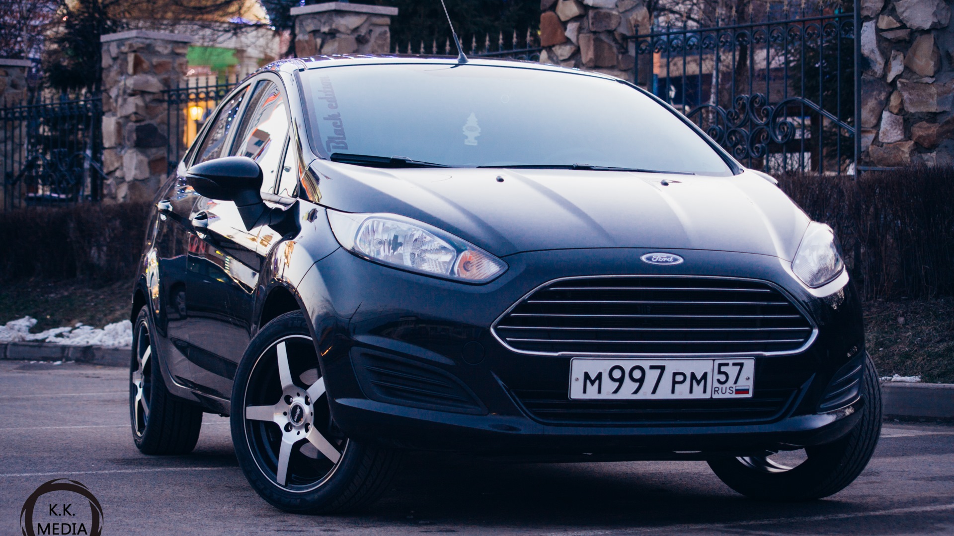 Ford Fiesta Sedan 1.6 бензиновый 2015 | Black edition на DRIVE2