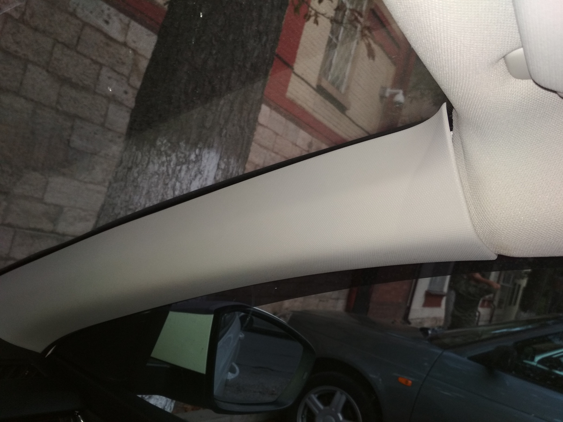 Накладки передних стоек лобового стекла smart forfour 454. Внутренние стойки лобового стекла 2190. Облицовка стойки лобового стекла рено логан 1. Снятие обшивки стойки. Клипса обшивки стойки салона bmw f30.