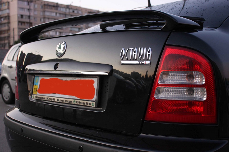 Шильдик багажника. Skoda Octavia шильдик. Шильдики Octavia Tour. Спойлер Skoda Octavia Tour. Шкода тур РС спойлер.