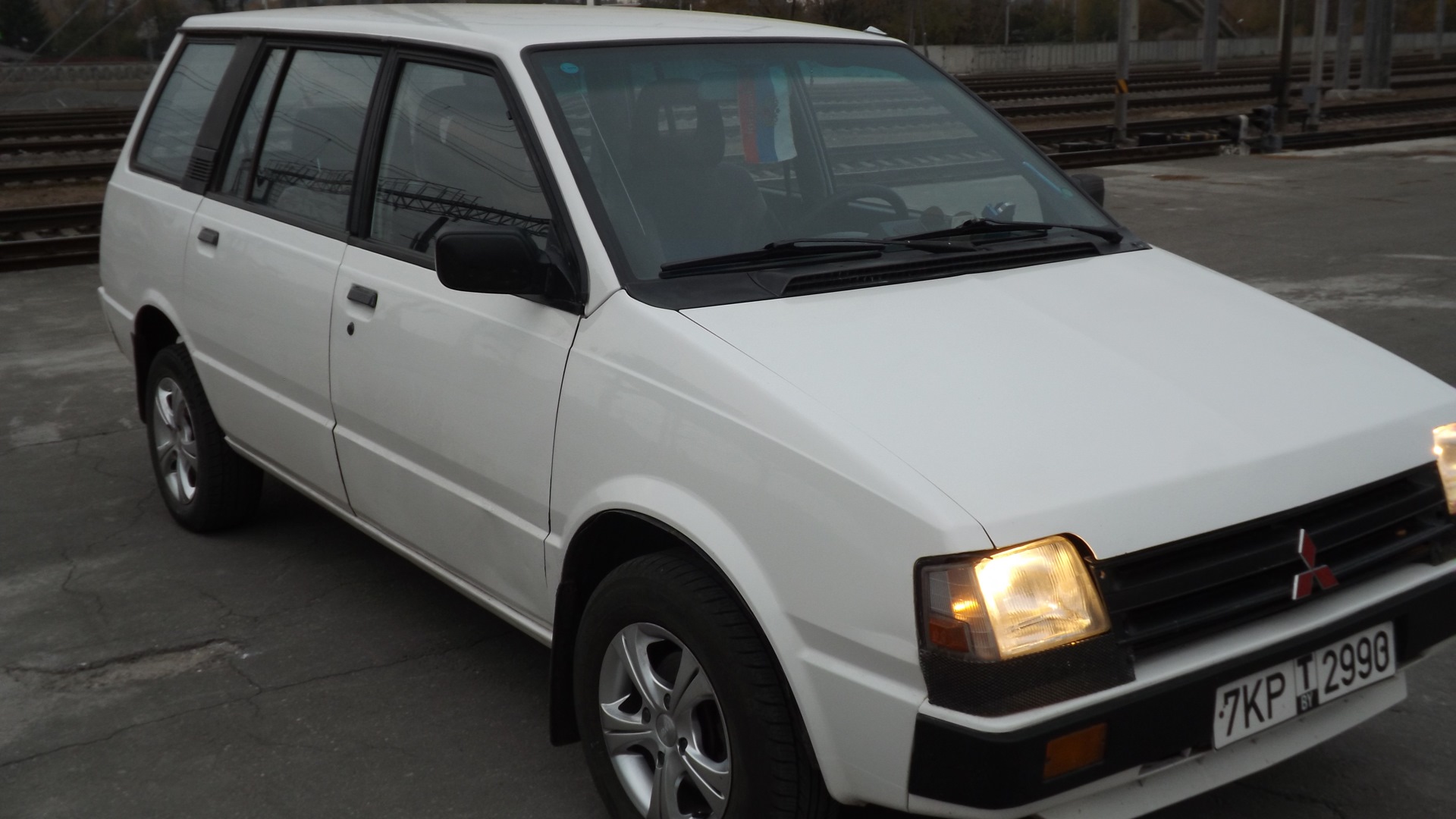 Mitsubishi Space Wagon (1G) 2.0 бензиновый 1988 | белый спец вагон на DRIVE2