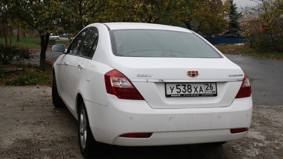 geely emgrand ec7 fe 1 1 8 belyj lyuks