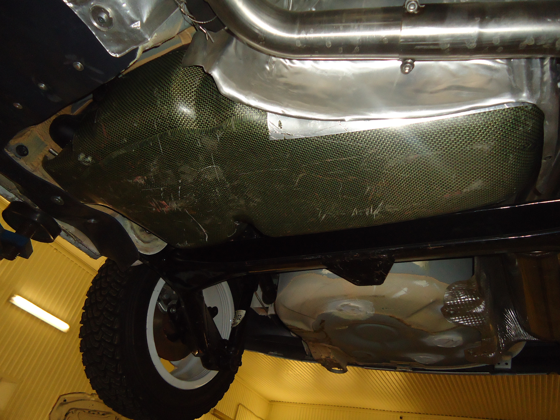 Топливный бак ланос вид снизу. Fiat ducato вид снизу. Днище топливного бака. Днище топливного бака. Тороидальный топливный бак ракеты чертеж.