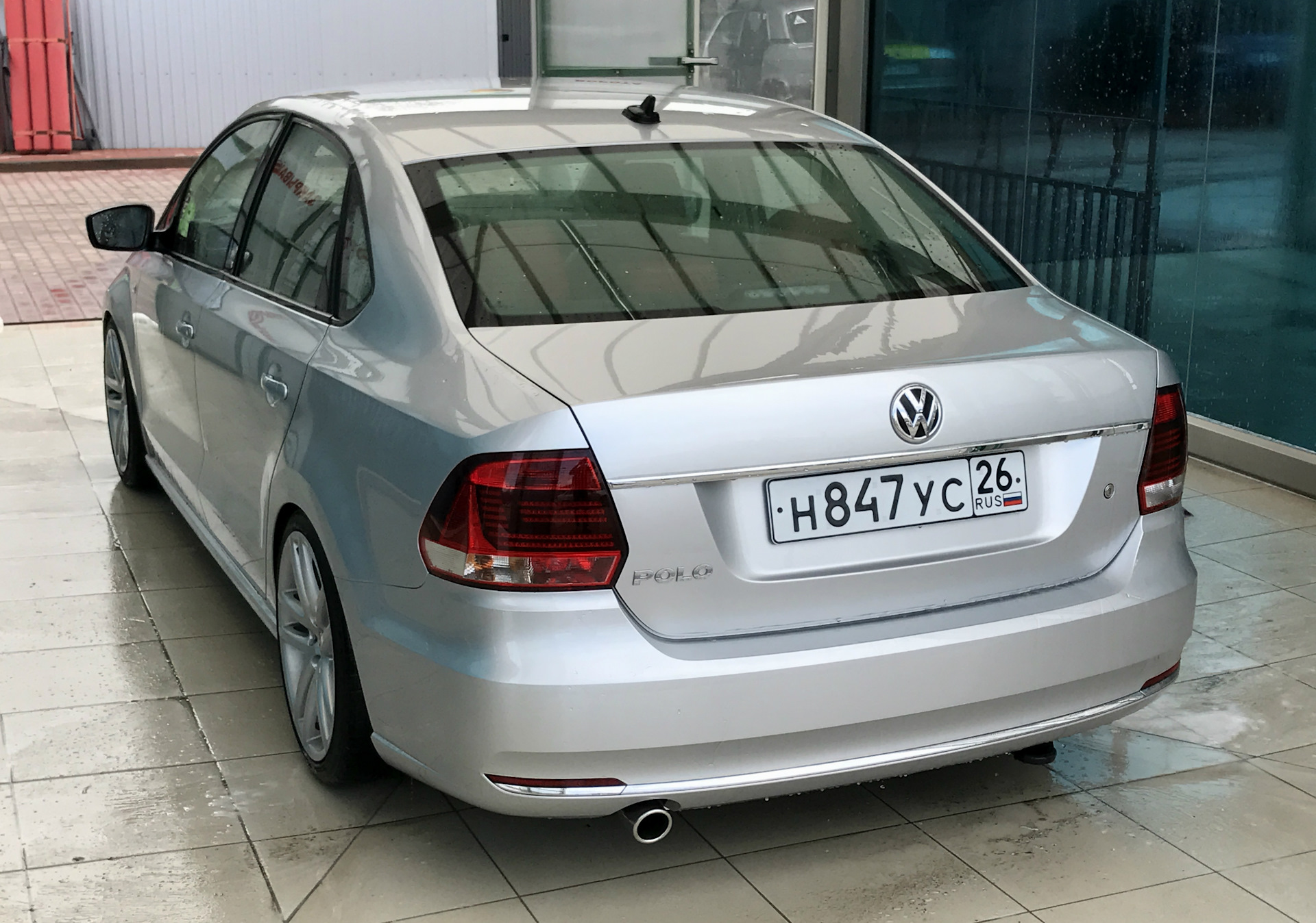 1.6 ru. 6ru853955a 2zz. Volkswagen Polo задняя часть. 6ru8539552zz. Volkswagen Polo 2013 сзади.