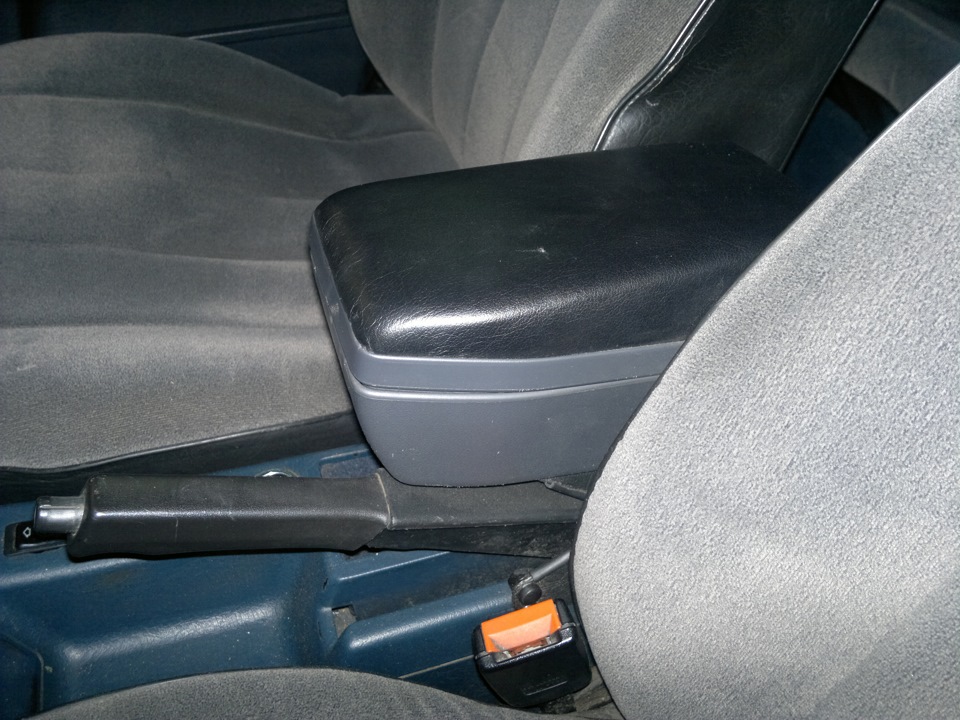 Подлокотник под левую руку — Audi 80 (B3), 1,8 л, 1989 года ...