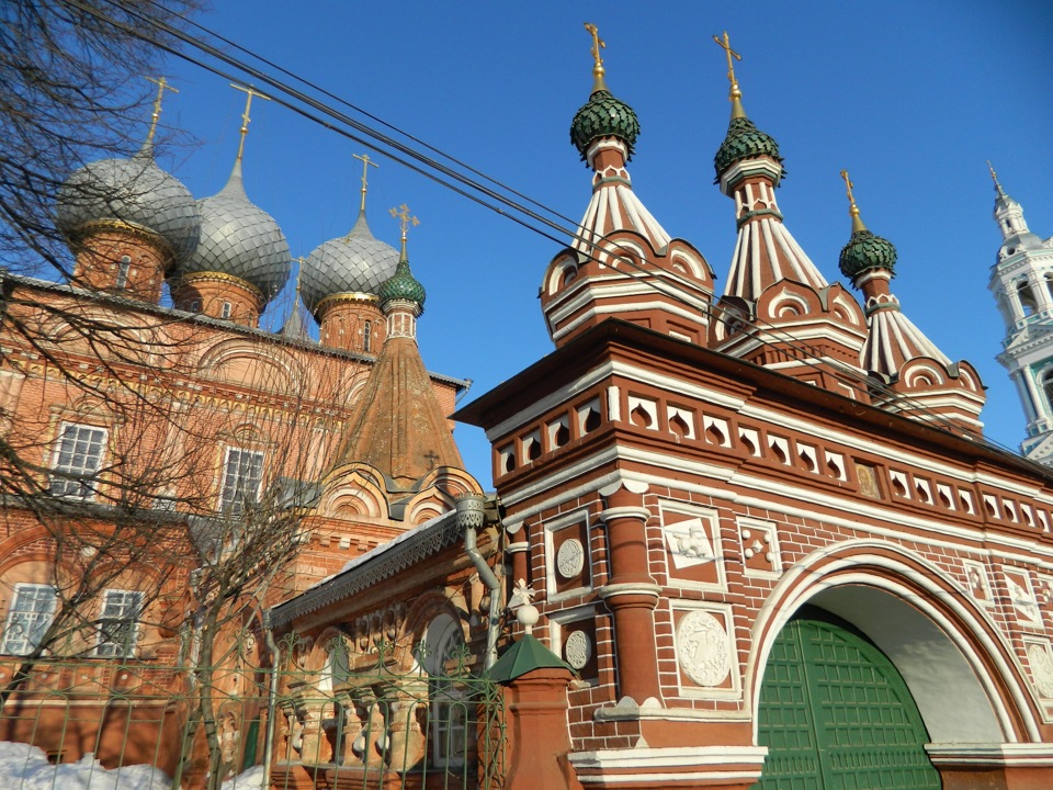 Церковь воскресения. Храм Спаса на Дебре Кострома. Колокольня в Кострома на Дебре. Церковь Воскресения на Дебре Ярославская. Ярославль храм на Дебре.