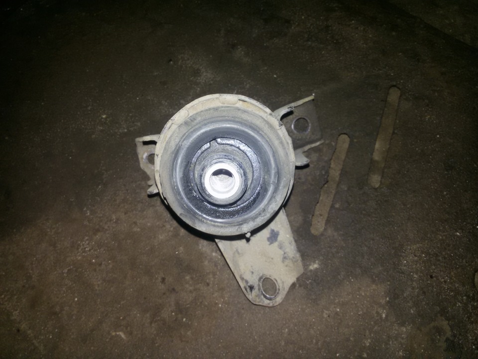 гидравлическая подушка — Mazda 6 (1G) GG, 2,3 л, 2006 года | своими ...