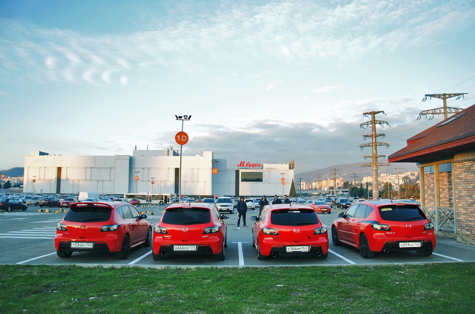 Красные в городе (встреча Сочинских MPS). — Mazda 3 MPS (1G), 2,3 л ...