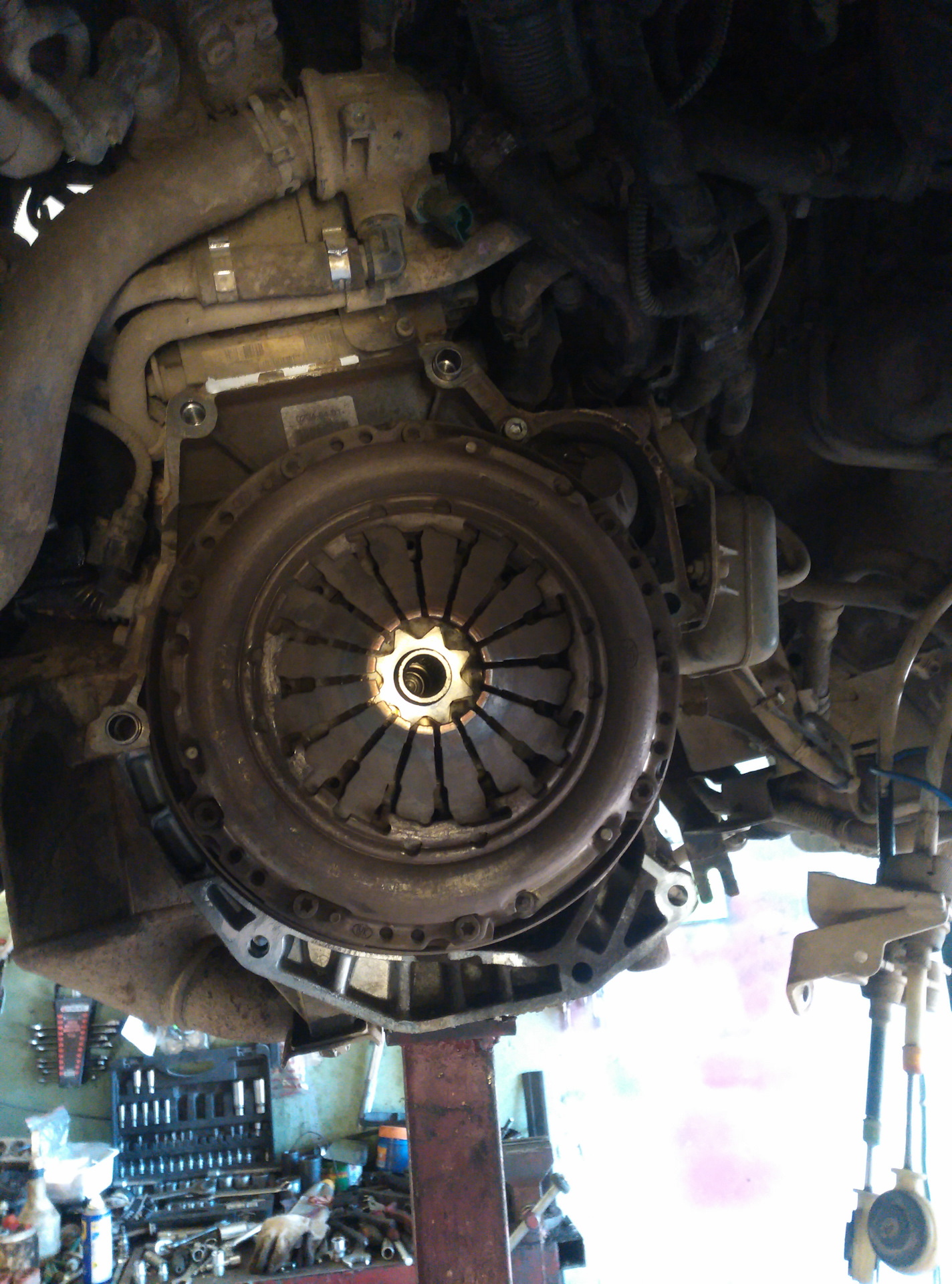 Замена сцепления опель. 2 сцепления подшипника. 0 сцепления маховик. Сцепление опель зафира б 1. Замена сцепления опель.