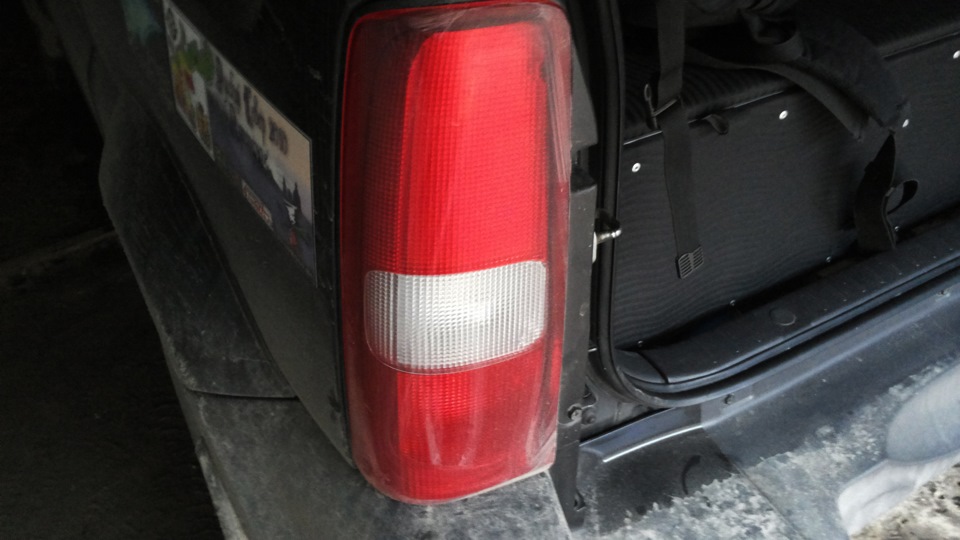 Накладки на стоп сигналы suzuki grand vitara. Задний габарит suzuki grand vitara. Повторитель стоп сигнала suzuki liana 2006. Лампочка стоп сигнала сузуки гранд витара. Suzuki sx4 лампа стоп сигнала.