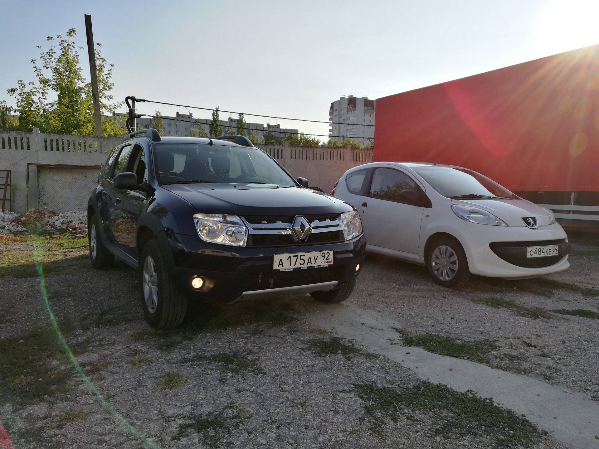 Установка рено. Renault Duster дорестайл. Рено Дастер 2013 года дорестайлинг. Рено Дастер дорестайл и рестайл. Решетка от рестайлинга на Дастер.