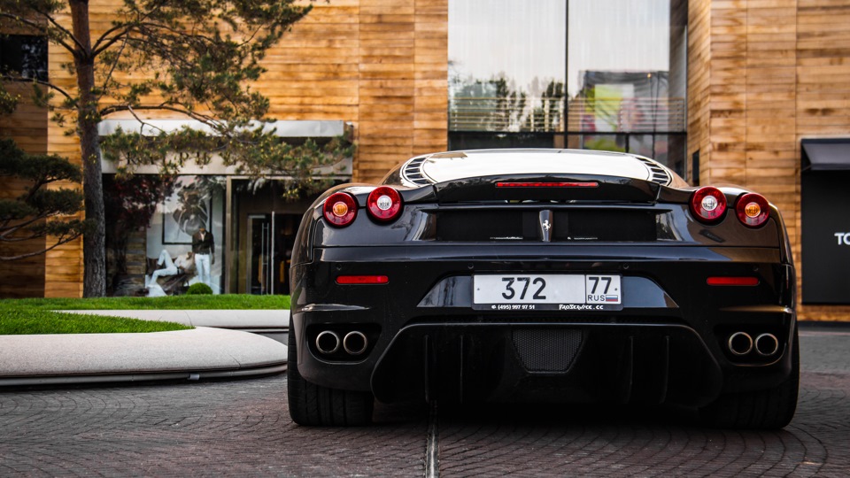 Ferrari F430 Lady In Black Drive2