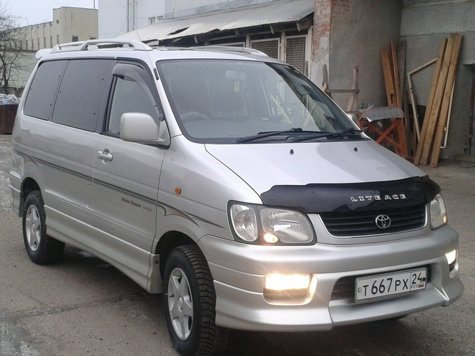 Дром чита забайкальский край. Тойота Ноах 2000г. Тойота Ноах 2000 года. Toyota Lite Ace Noah sr50. Toyota LITEACE Noah 2.0.