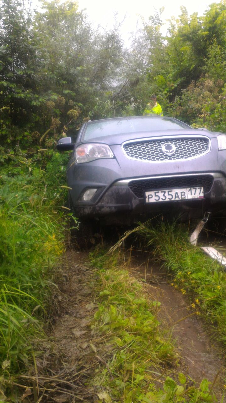 С нами был монопривод — специально чтоб понять проезжабельность к месту. (данный брод брать не надо будет, нашли дорогу к лагерю получше). — SsangYong Actyon (1G)
