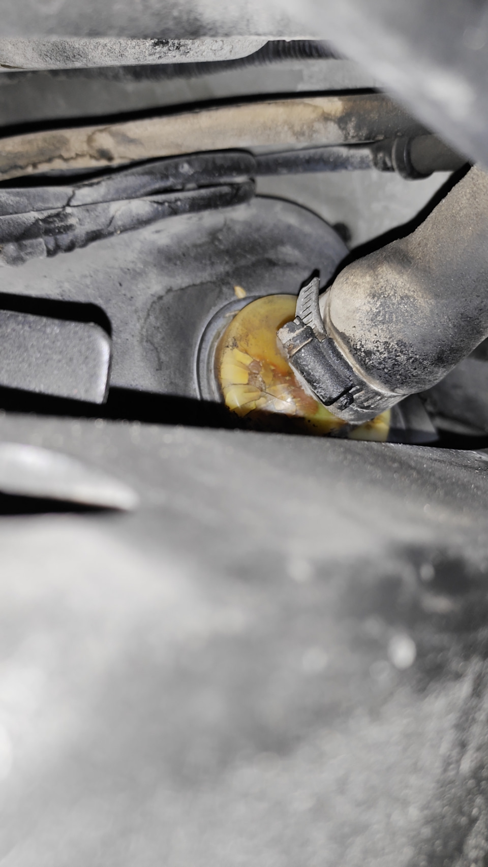 Треснуло соединение топливного бака. Ремонт — Jeep Wrangler (TJ), 4 л ...