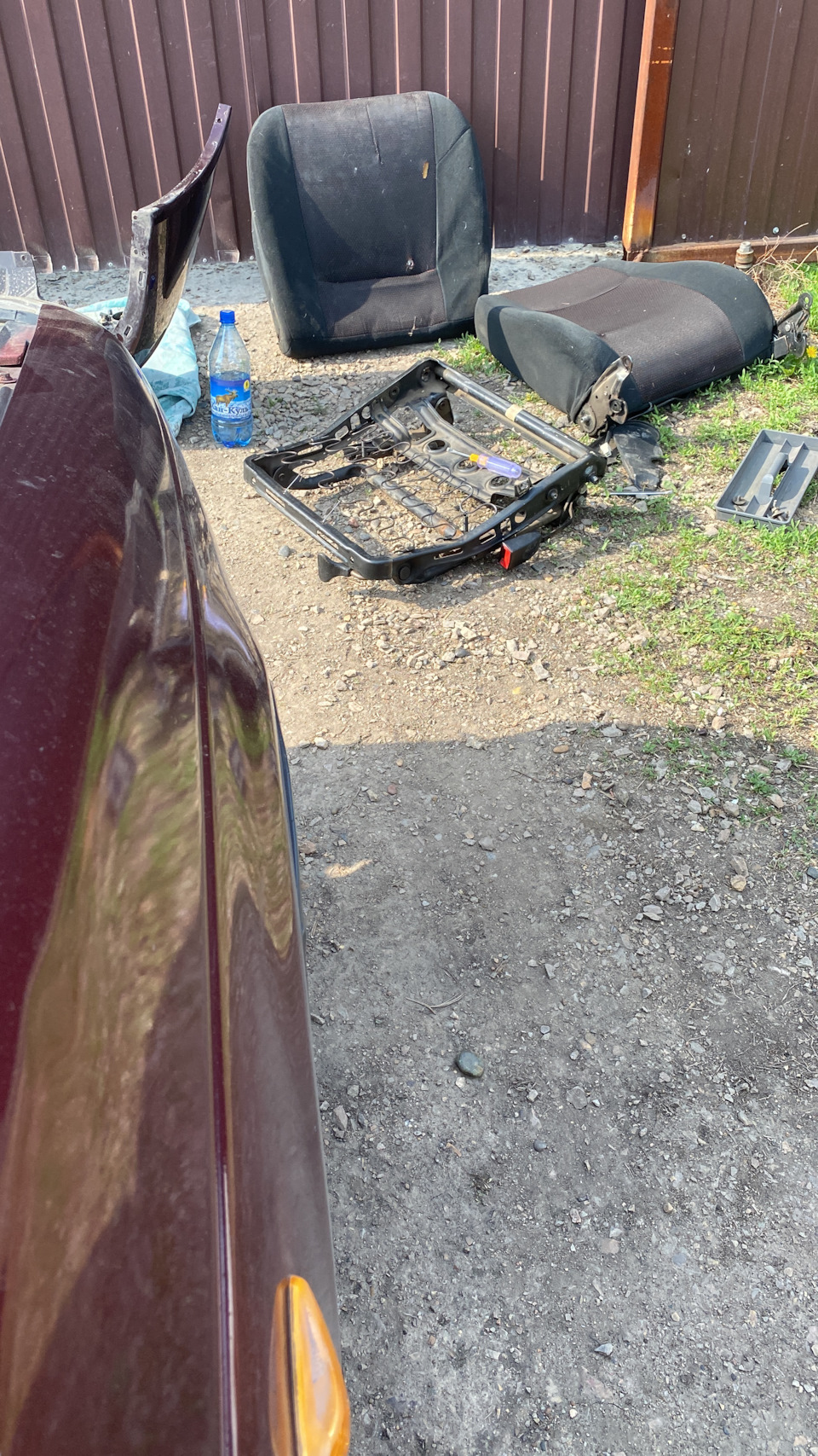 Снимая сиденья и разбирая их, брат забирал нижнюю часть(я не знаю как это все называется🤣) -переваривал. — Lada Приора хэтчбек