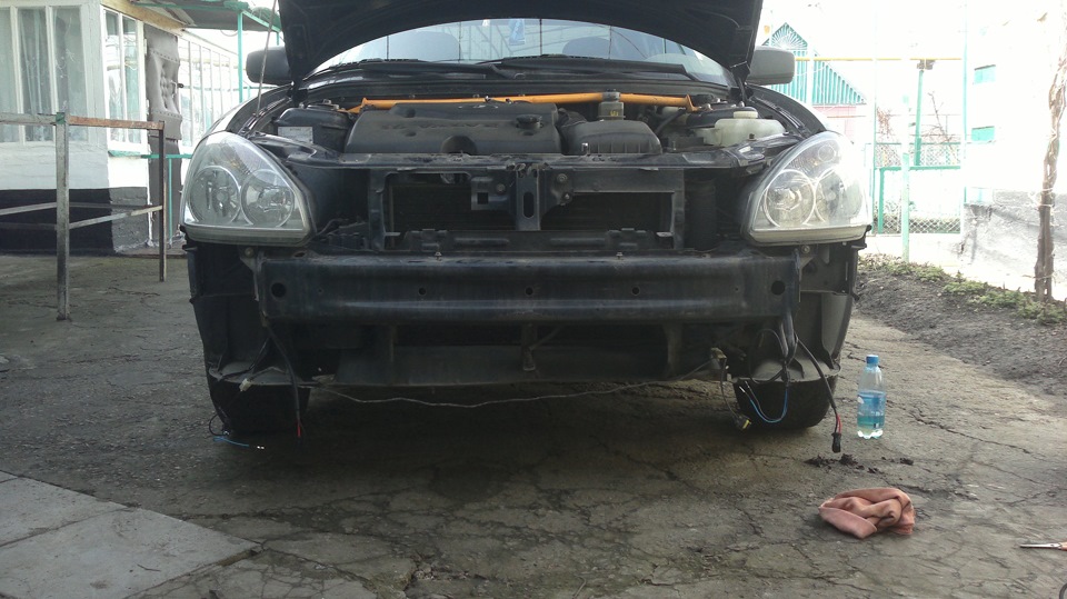 Установка Ксенона в ПТФ+Дудка+Решетка и реснички — Lada Приора седан, 1 ...