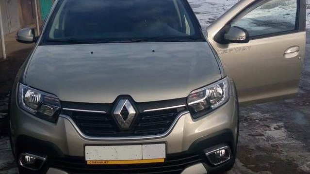 Renault Sandero Stepway (2G) 1.6 бензиновый 2018 | светлый базальт на ...