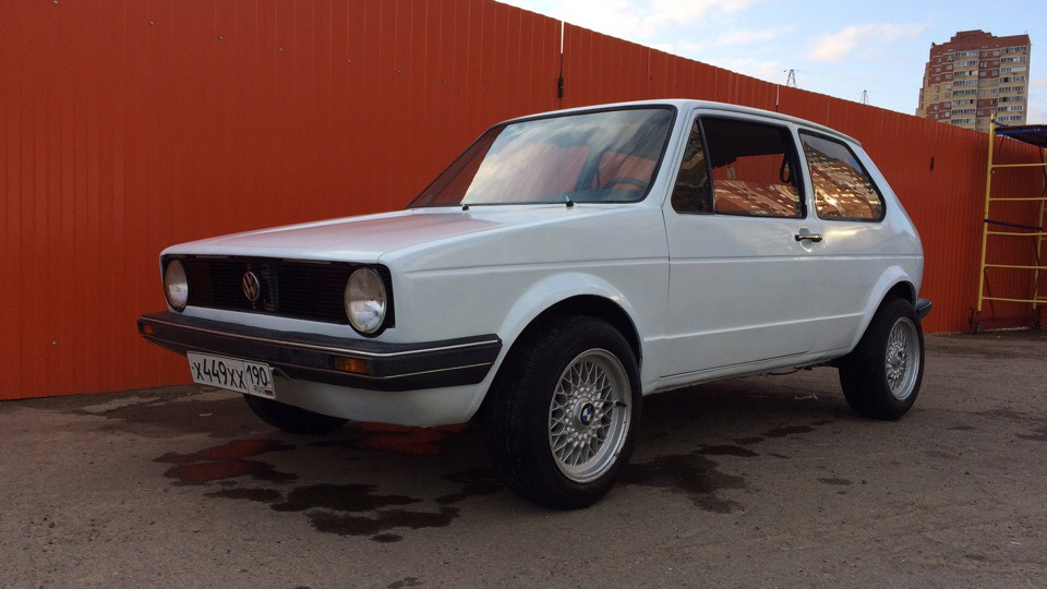 Р‘РµР»С‹Р№ VW Golf mk1