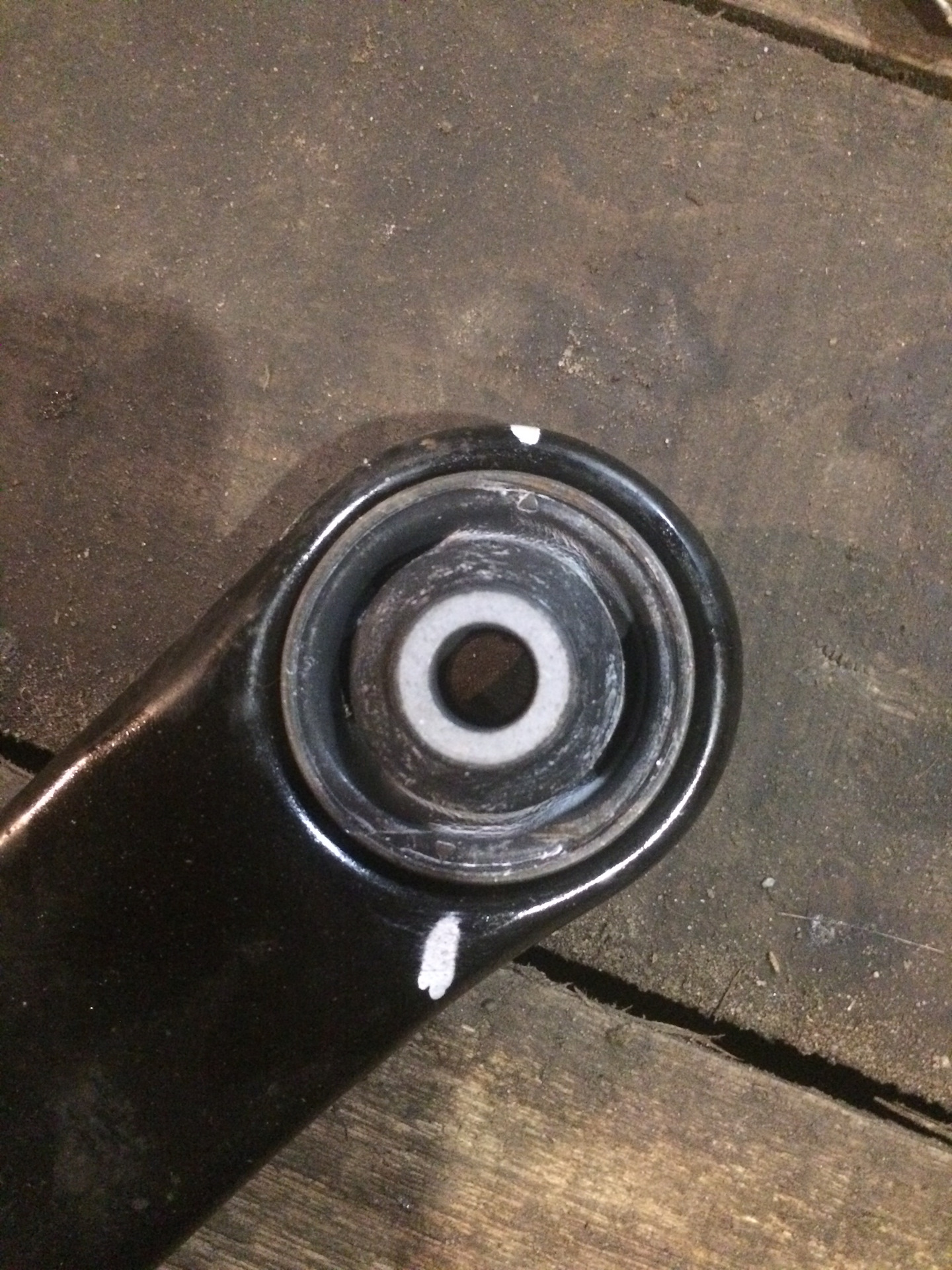 Замена больших сайлентблоков передних рычагов и замена передних пружин ...