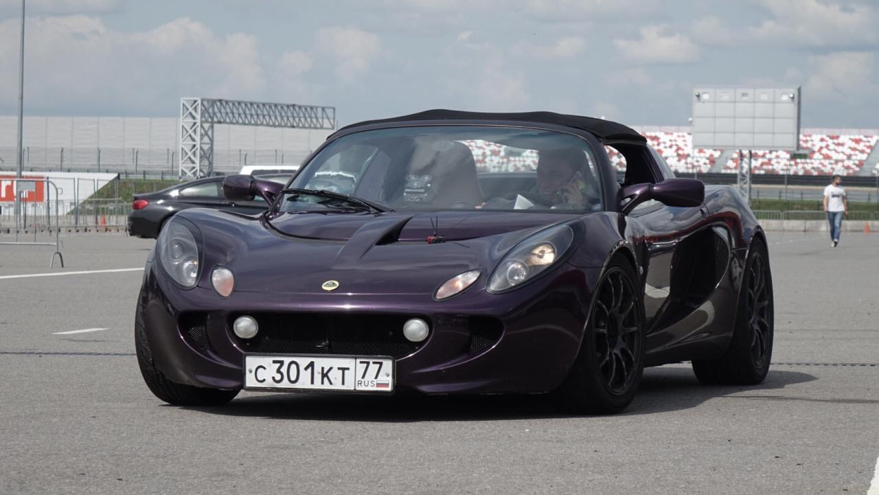 Электромобиль лотус. Lotus Elise 111r. Lotus Elise 111r автоспорт.