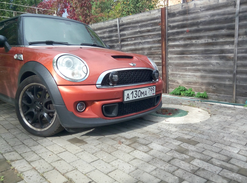 Мини фар. Mini Cooper 2 Tuning. Доп свет на мини Купер. Mini Cooper доп фары. Дополнительные фары на мини Купер.