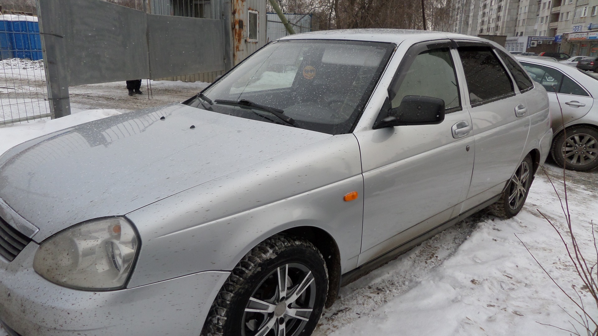 Lada Приора хэтчбек 1.6 бензиновый 2008 | Серебро на DRIVE2