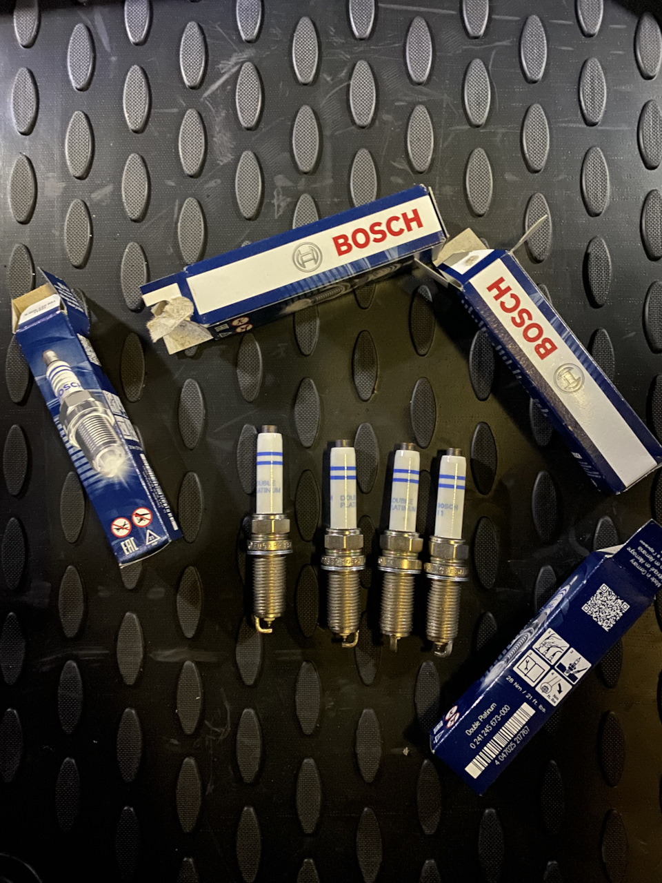 Фото в бортжурнале Audi A4 Allroad (B8). Запчасти на фото: 0241245673