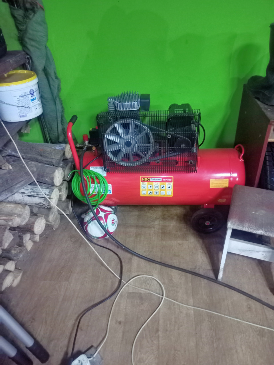 Ну а это незаменимый помощник в гараже — Peugeot 5008 (1G)