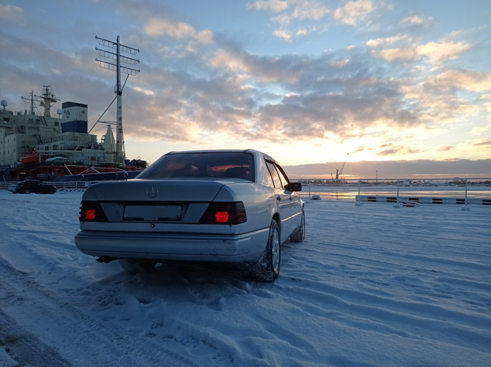 Фото в бортжурнале Mercedes-Benz E-Class (W124)
