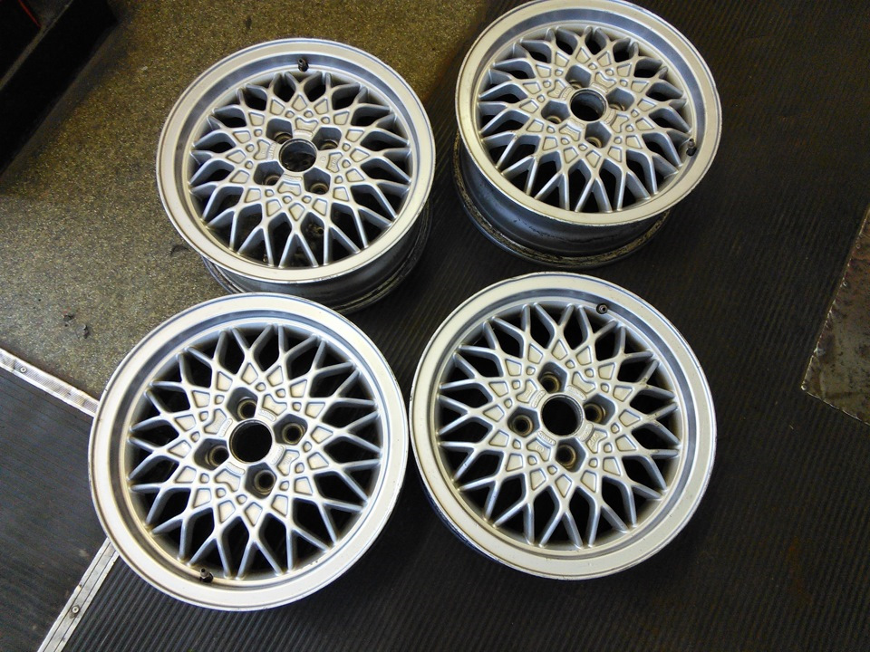 Bbs доска объявлений. BBS ra r15. Диски BBS r15. E30 BBS r15. BBS 4 100 r15.