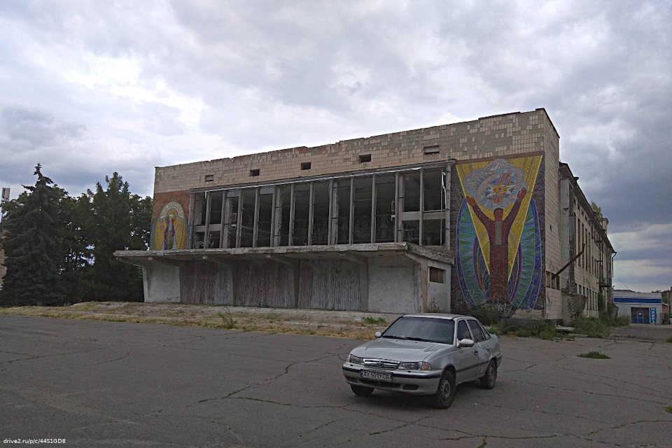 Замена топливопровода дэу нексия. 3iAAAgGNEeA 960. Замена топливопровода дэу нексия фото. Замена топливопровода дэу нексия-3iAAAgGNEeA 960. картинка Замена топливопровода дэу нексия. картинка 3iAAAgGNEeA 960. Начнем с масла. Лезем под машину, захватив с собой тару для слива около 4 литров (масла в движке примерно 3,6 + у меня была залита промывка, 300 мл) и ключ на 19. Находим в защите двигателя технологическое отверстие и видим в нем сливную крышку в поддоне двигателя. Ключом на 19 отворачиваем ее, подставив предварительно тару для слива. Откручиваем, полилось масло. Главное не уронить железное колечко, которое имеется на сливной пробке как уплотнитель. Затем откручиваем заливную горловину, чтобы масло лучше вытекало из двигателя. Затем откручиваем масляный фильтр (он находится справа от выпускного коллектора), предварительно положив внизу на защиту какую нибудь тряпку, так как из фильтра вытекут остатки масла. Теперь переходим к замене. Для этого было куплено масло моторное масло Neste CITY PRO C2 5W-30, 4л за 1850 руб и масляный фильтр Filtron артикул OP570 за 100 рублей.