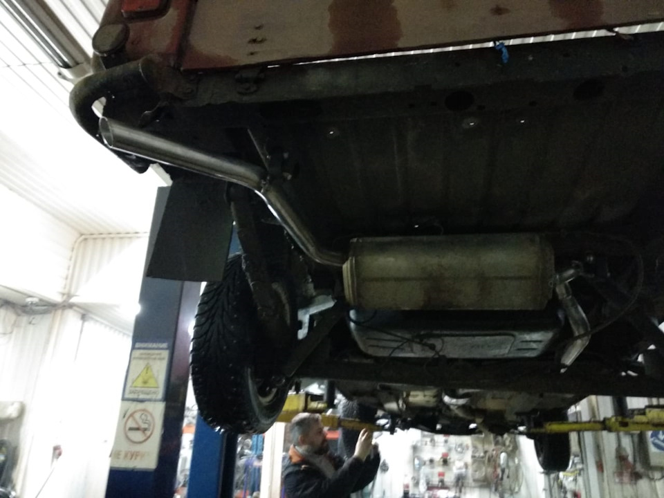 Вывели немного в сторону — Москвич 2335