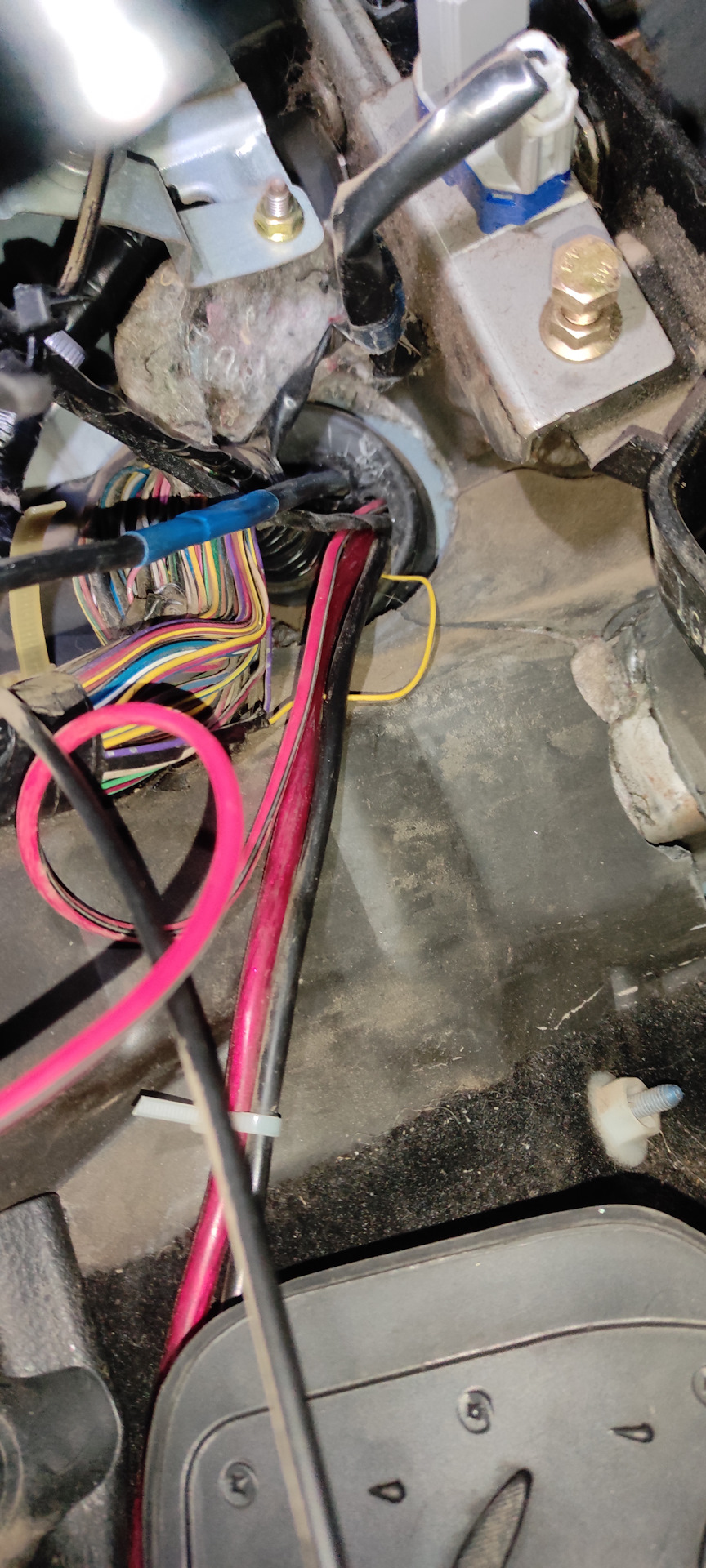 Тем у кого сигналка Шерхан 5, перенос ДТ салона под капот или как я ...