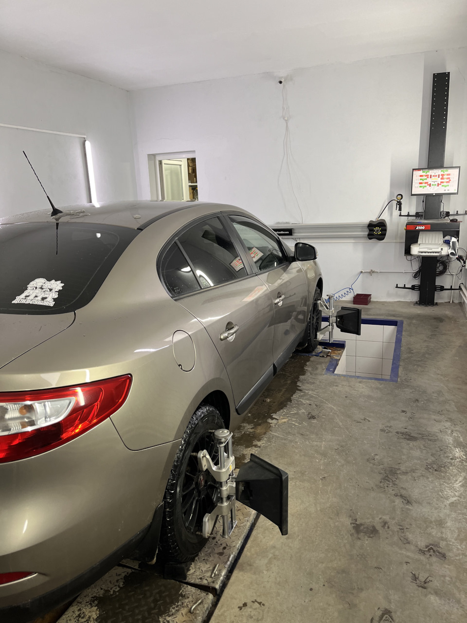 Опорные подшипники — Renault Fluence, 1,6 л, 2011 года | визит на ...