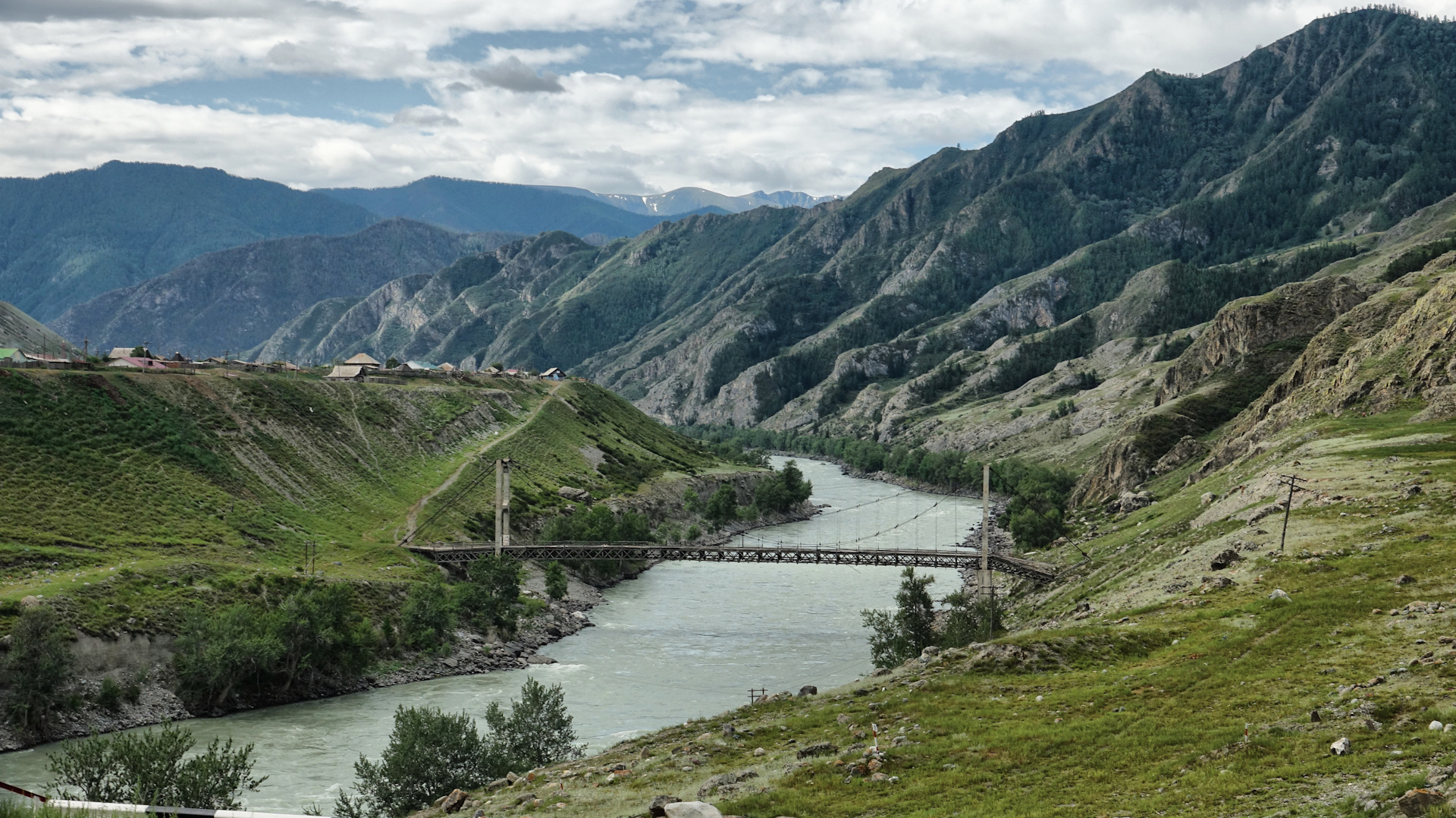 Респ. Алтай, 478 км. Чуйского тракта, перед мостом на бирюзовую Катунь