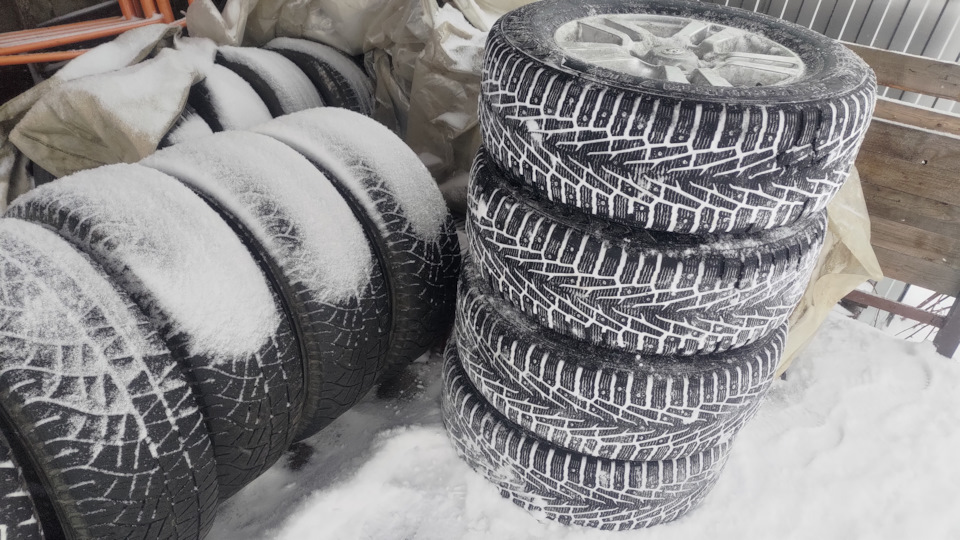 Шины зимние нешипованные Nokian 265/60 R18, литые диски 7,5Jx18 ET30 ...