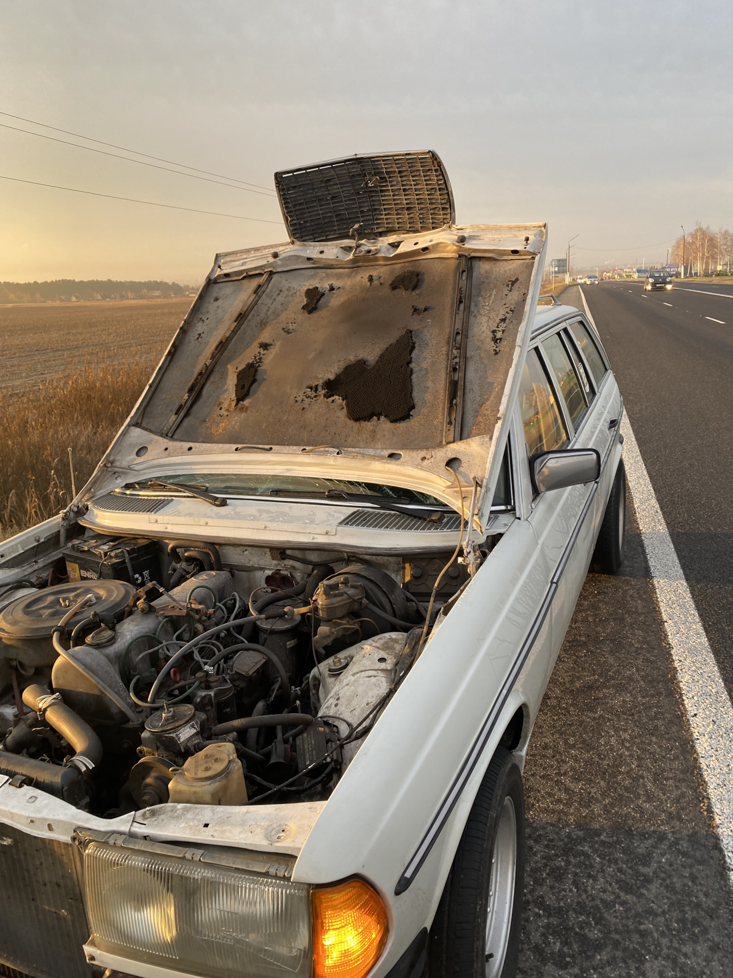 Закрыл сезон на грустной ноте — Mercedes-Benz W123, 3 л, 1983 года | ДТП |  DRIVE2