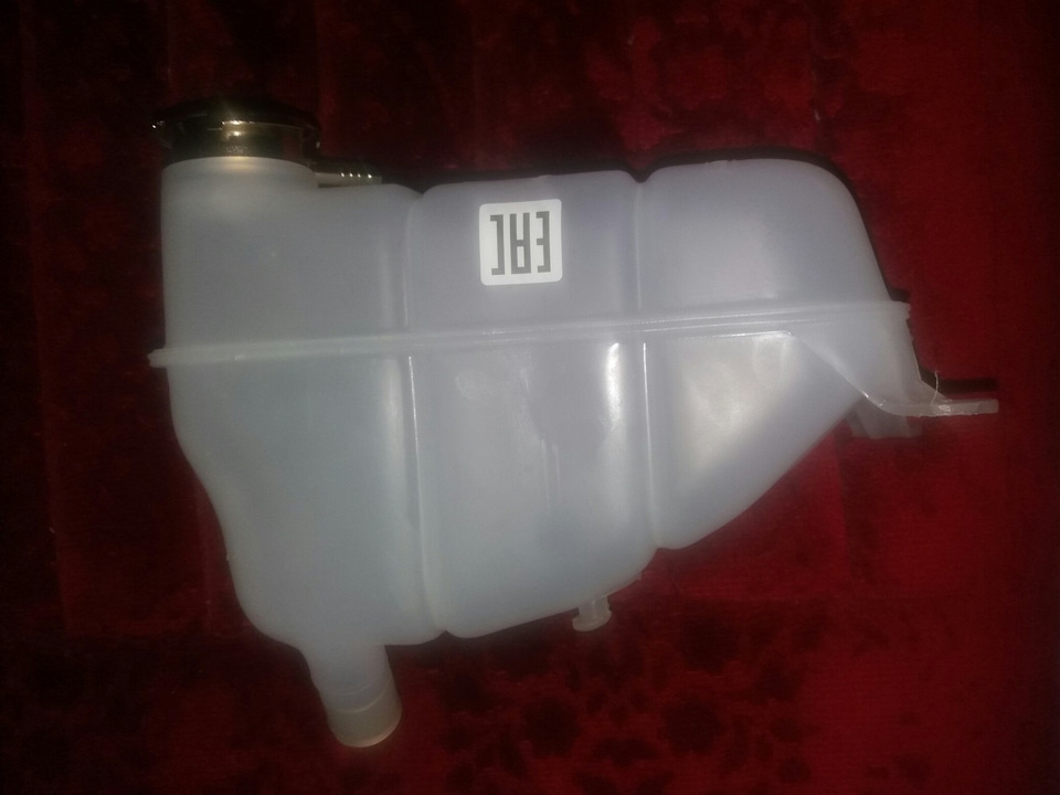 новый бачок — Mercedes-Benz E-Class (W124)