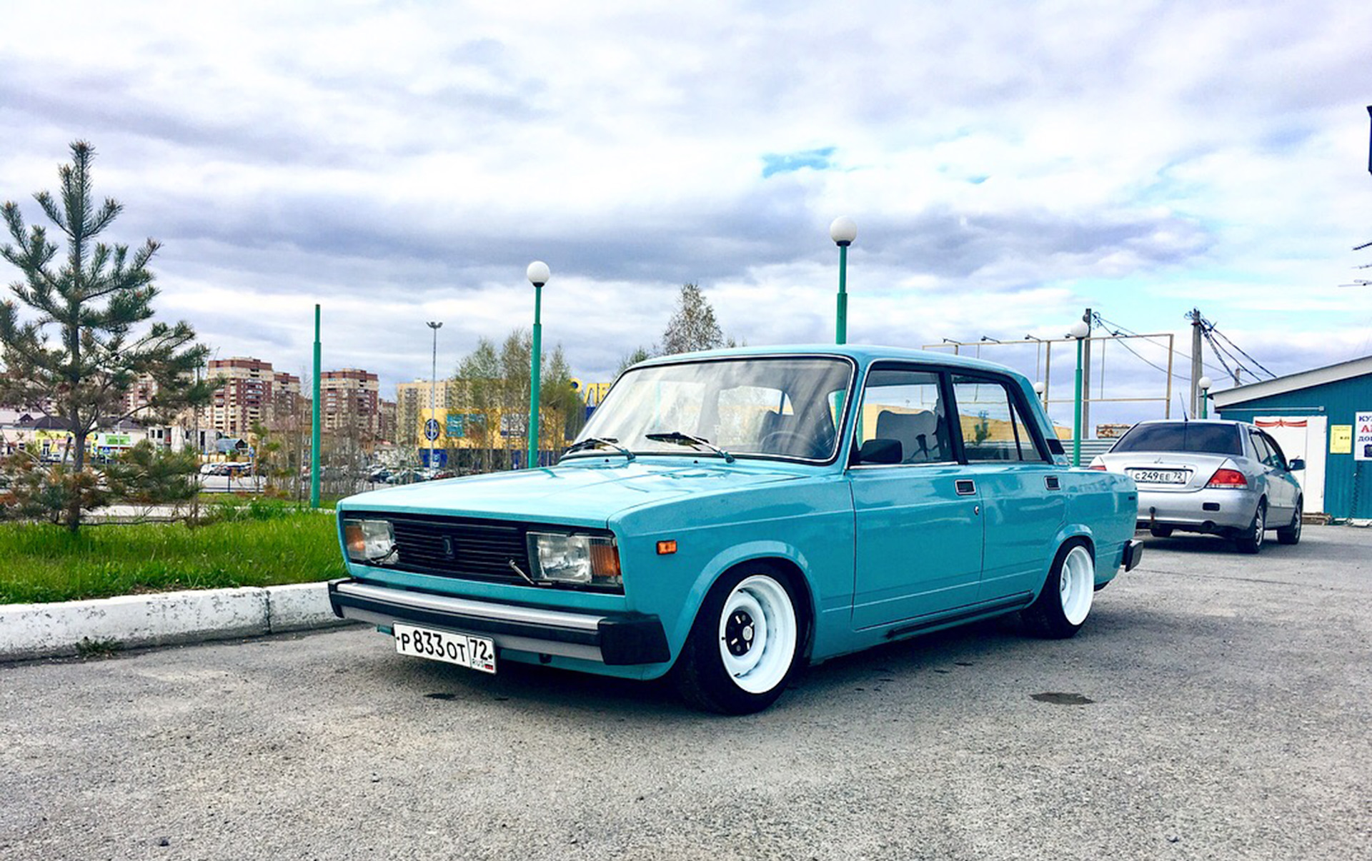 Плюсы ваз. ВАЗ 2105 классика. ВАЗ 2105 стенс синяя. Стенс Жига 2105. Lada 2105 stance.