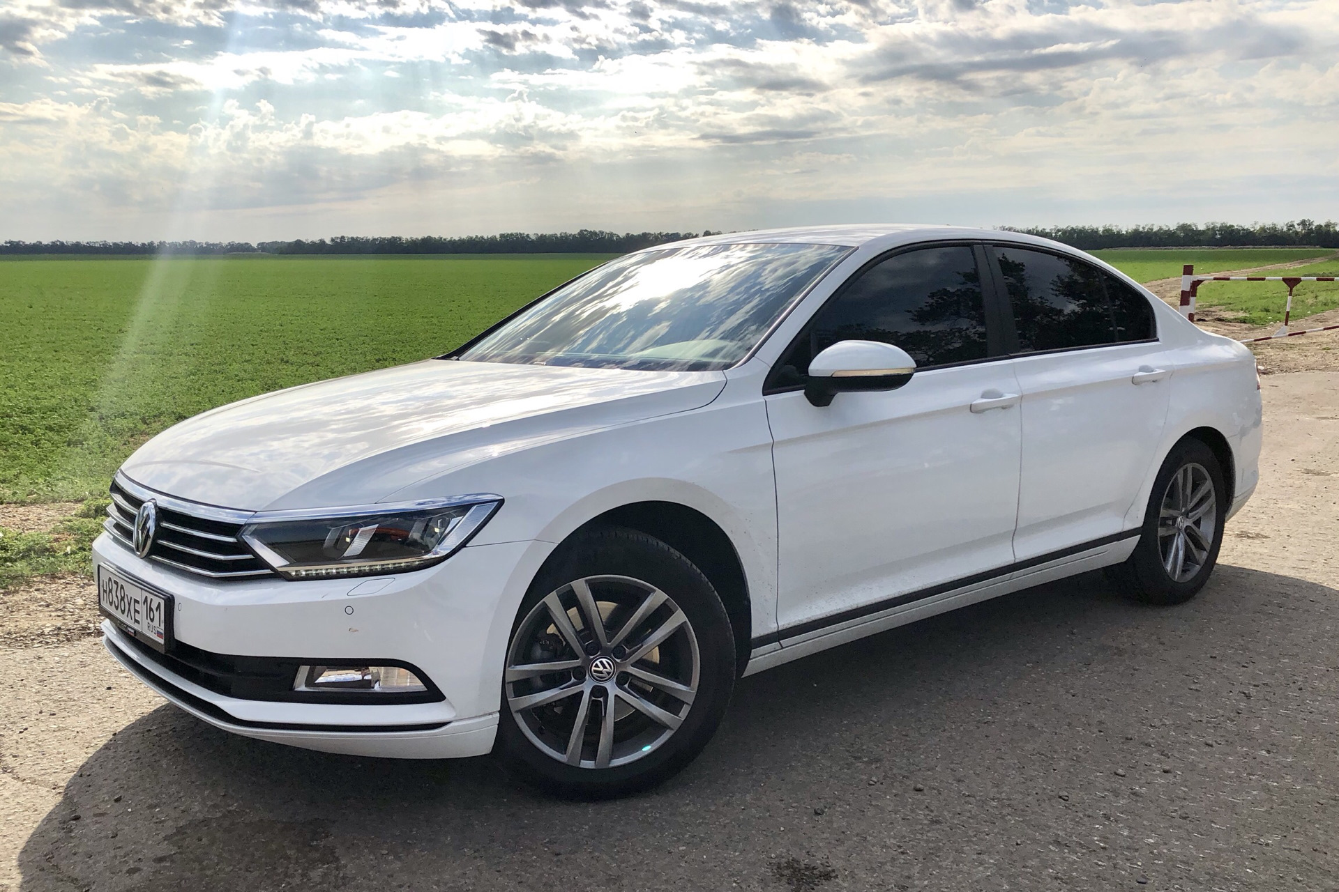 Авито ростов на дону фольксваген. Volkswagen Passat 2016 1.8 White. Фото белый Фольксваген Пассат 2016 года Рестайлинг.