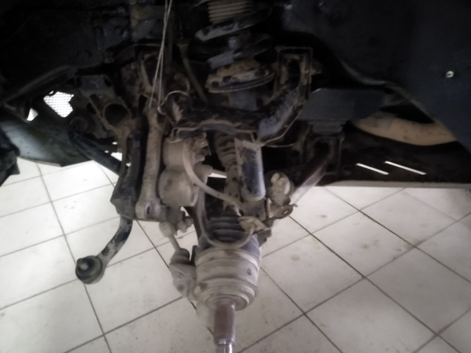 Снимается поворотный кулак и на пресс. — Mitsubishi Pajero (4G)