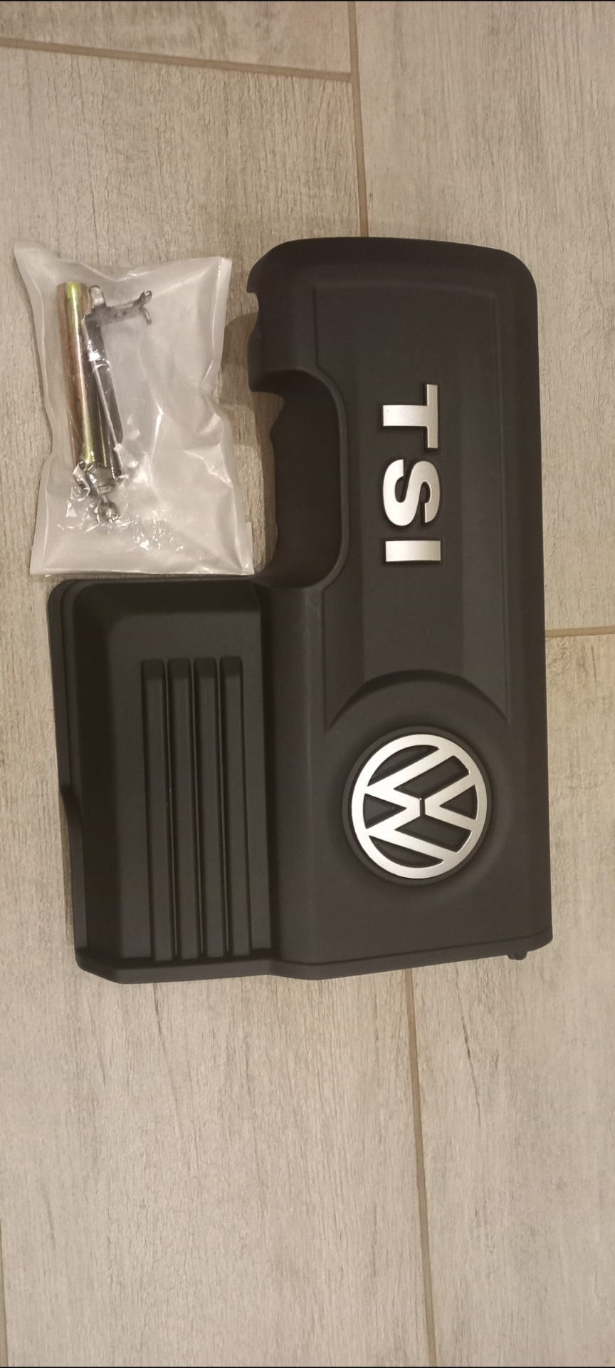 Декоративная крышка на двигатель. — Volkswagen Tiguan (2G), 1,4 л, 2019 ...