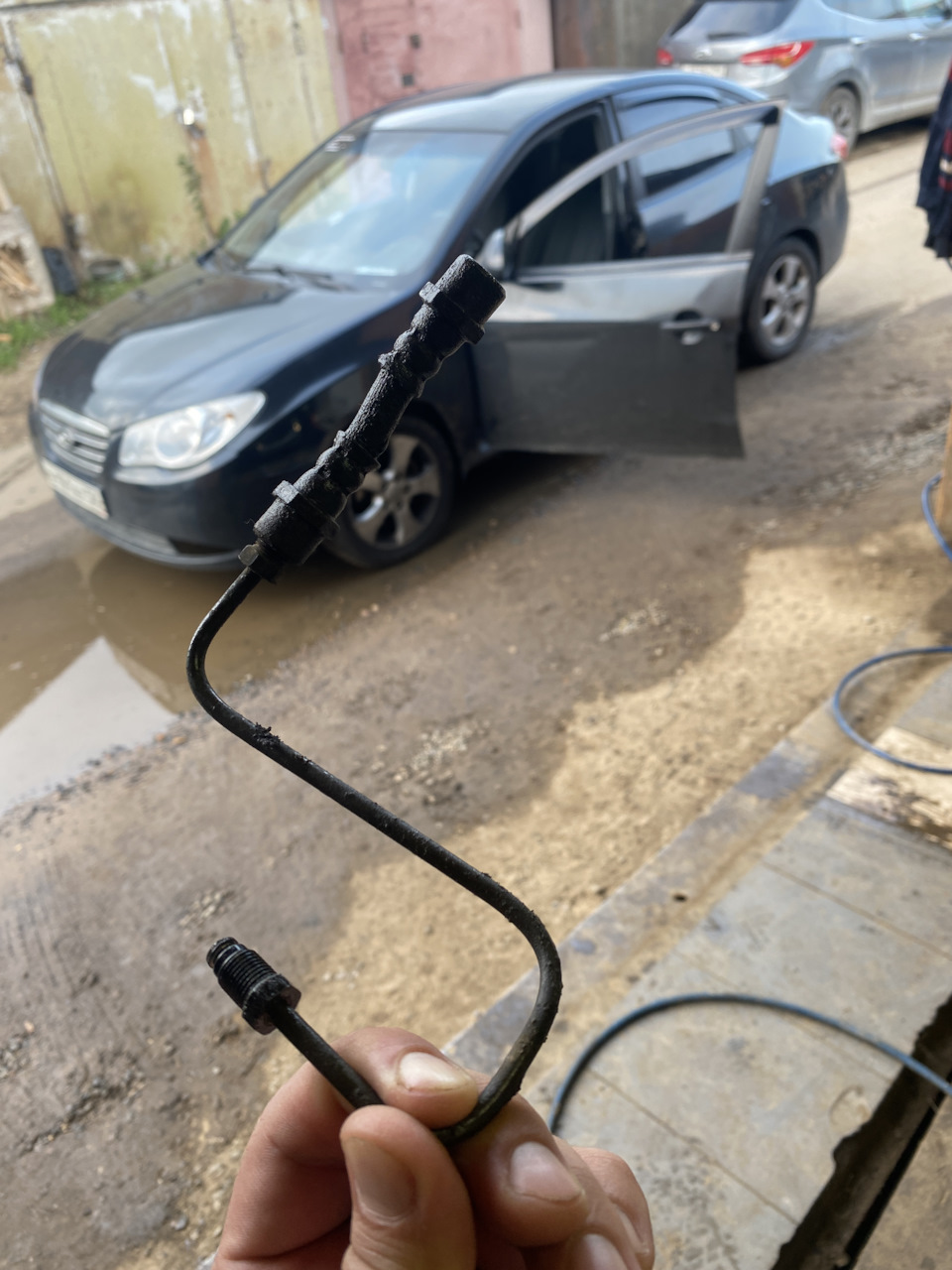 Лопнул тормозной шланг. — Hyundai Elantra (4G), 1,6 л., 2007 года ...